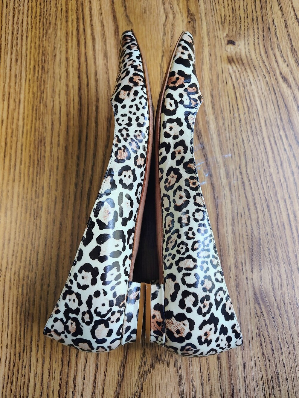 Manolo Blahnik Leather Pointed-Toe Leopard Print Women's Flats Beige Black 36½. - Picture 10 of 15